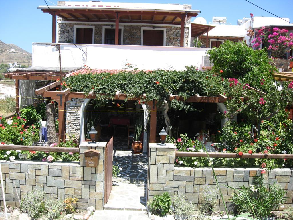 Pension Irini-Vicky Chora d'Ios Extérieur photo