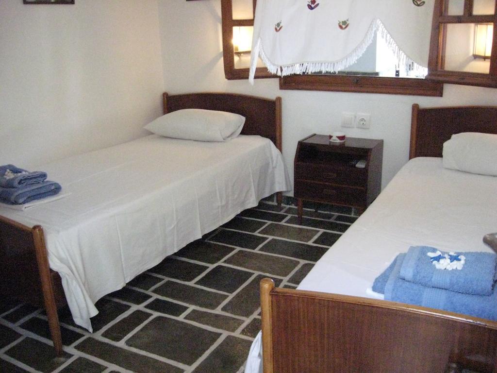 Pension Irini-Vicky Chora d'Ios Extérieur photo